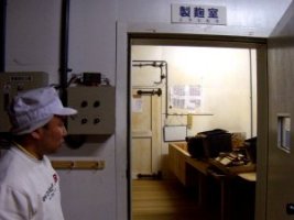 岩崎さんと麹室